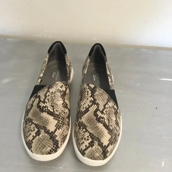 NWOT CLARKS Cushion Feel Ultimate Comfort Slip On Casual Snake skin Loafe SZ 8 - Picture 8 of 11